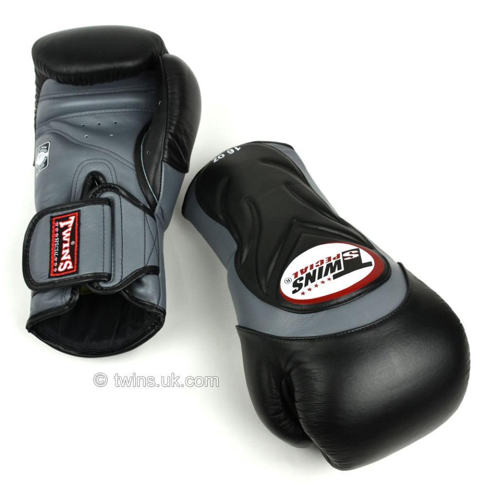 Pro  Muay Thai Deluxe Sparring Gloves - Black